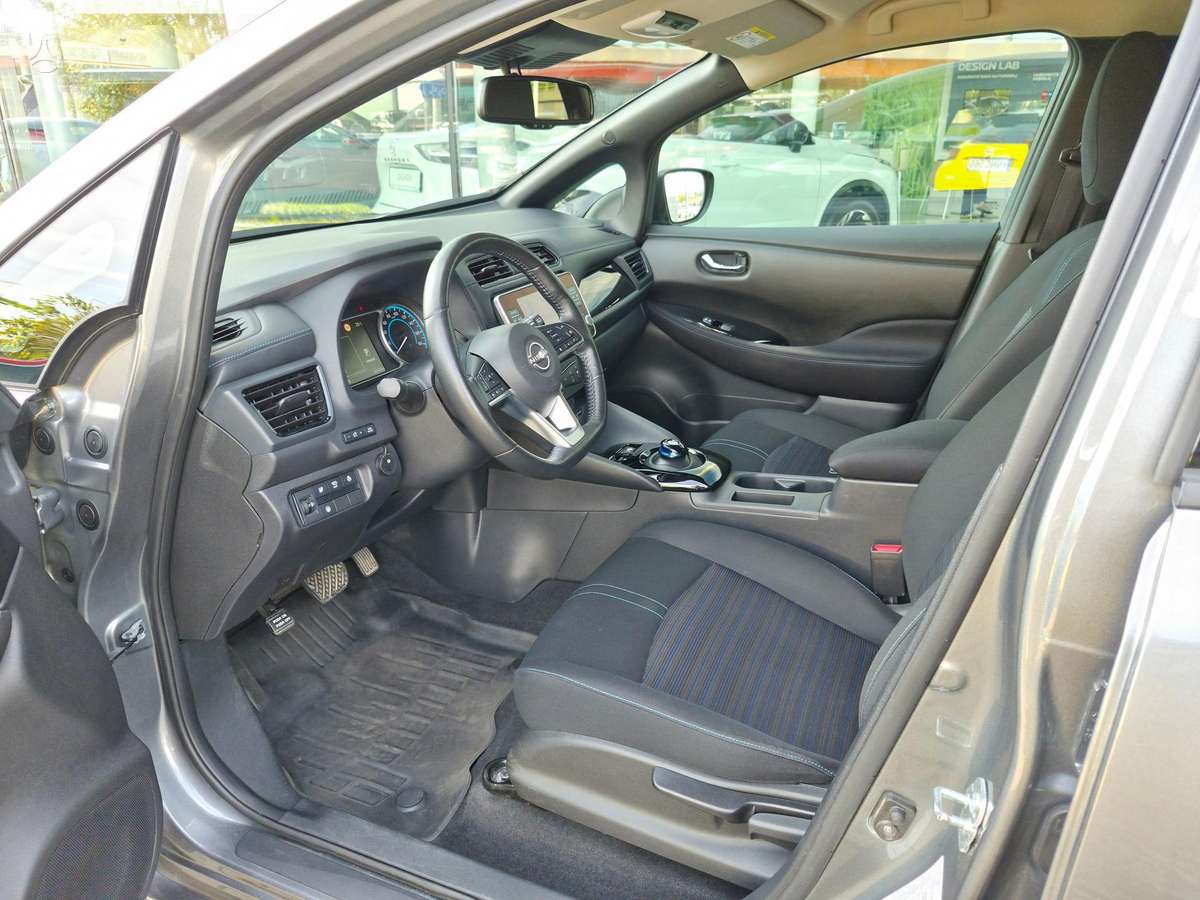 Nissan Leaf, hatchback