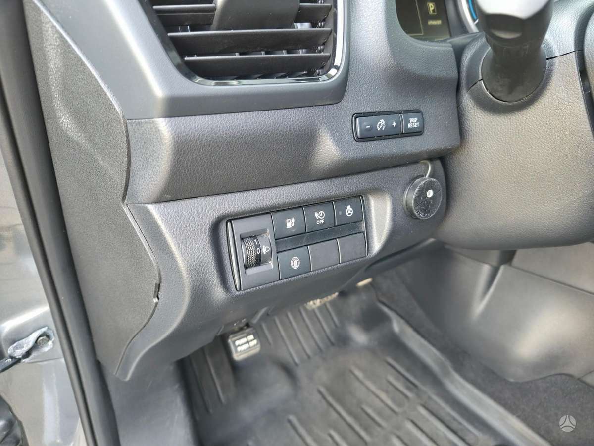 Nissan Leaf, hečbekas