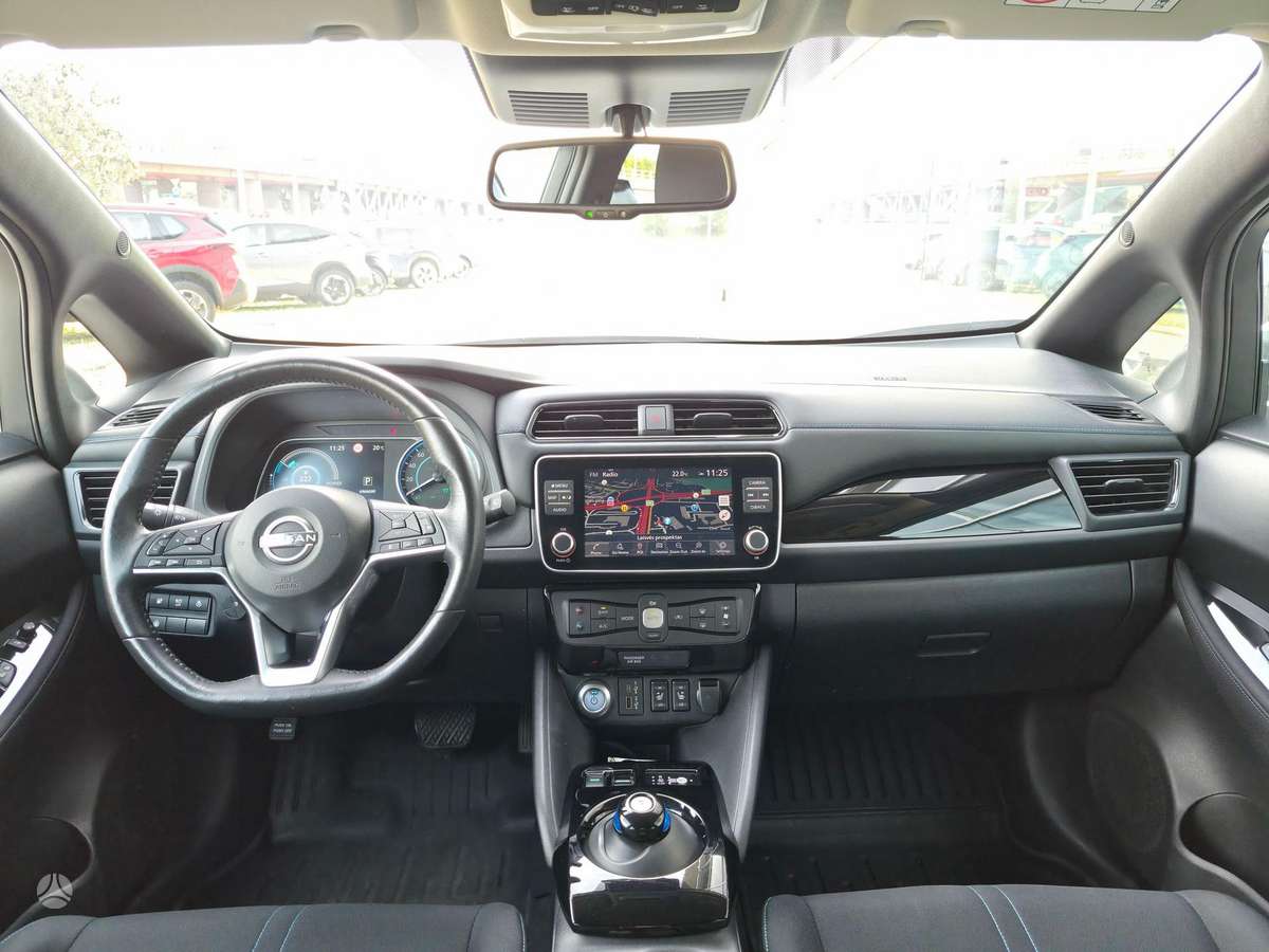 Nissan Leaf, hatchback