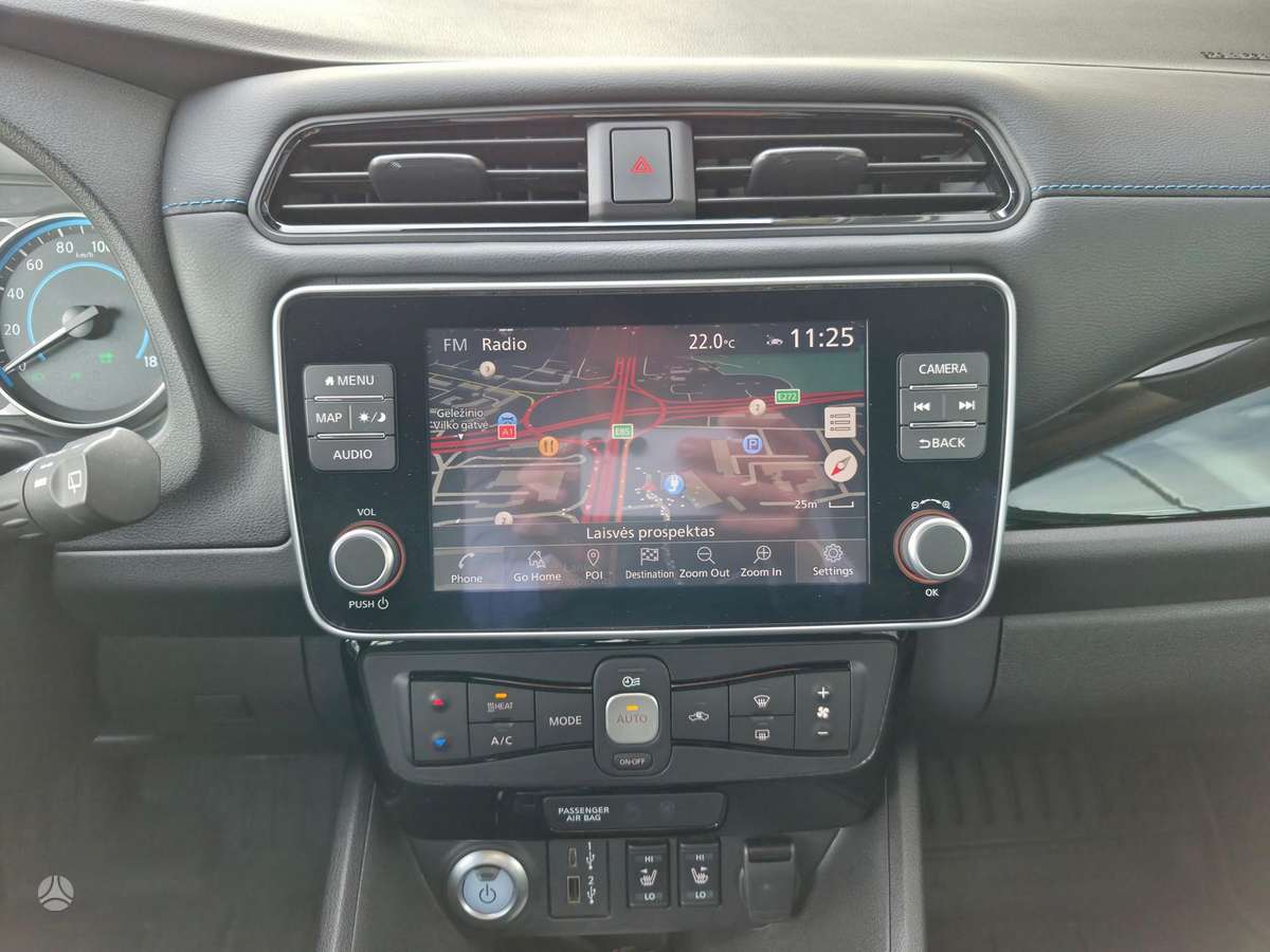 Nissan Leaf, hatchback