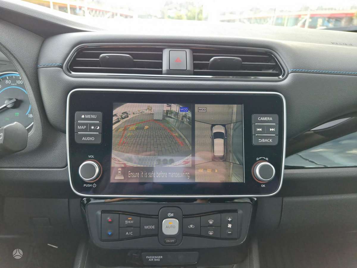Nissan Leaf, hatchback
