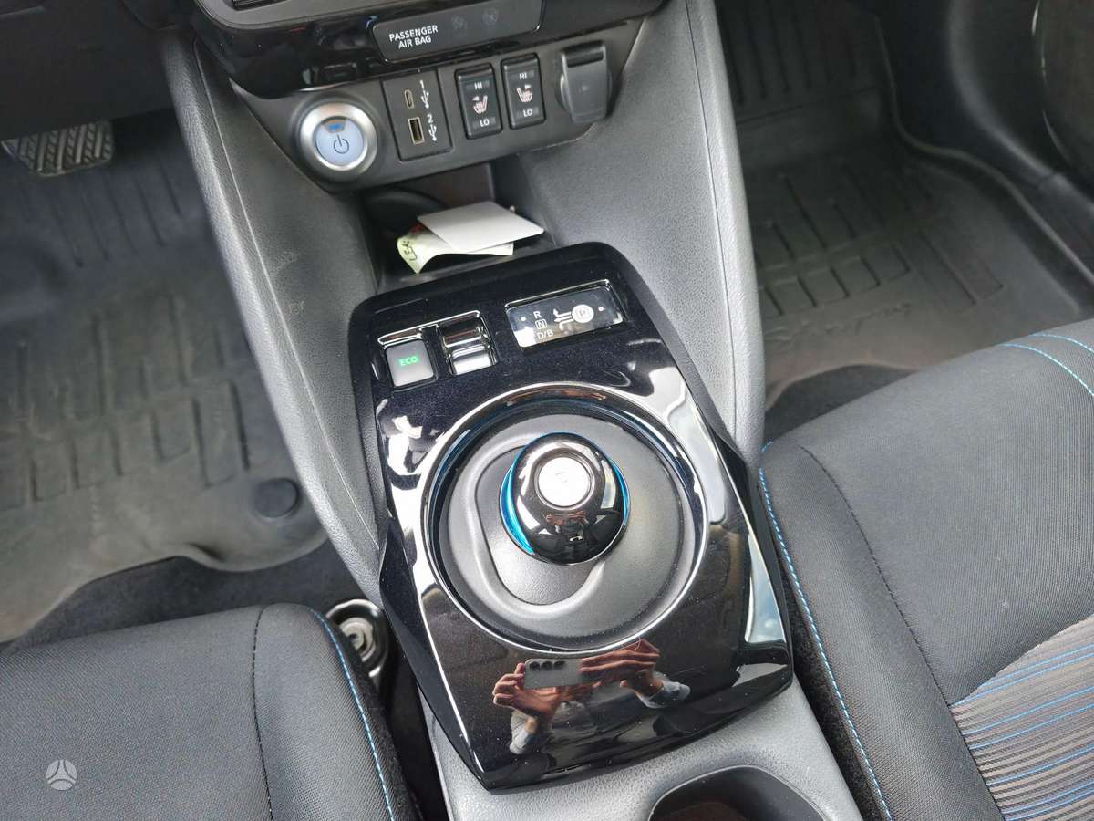 Nissan Leaf, hatchback