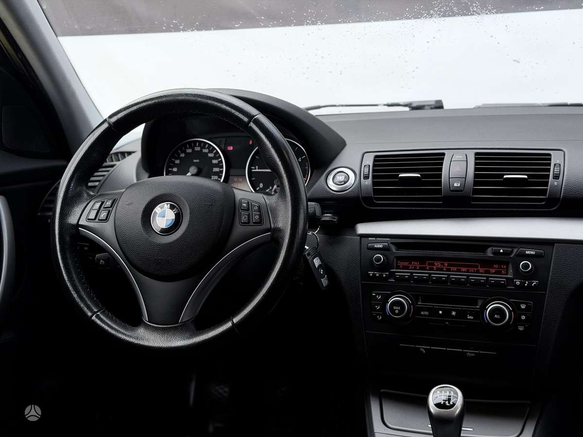 BMW 118, 2.0 l., hatchback