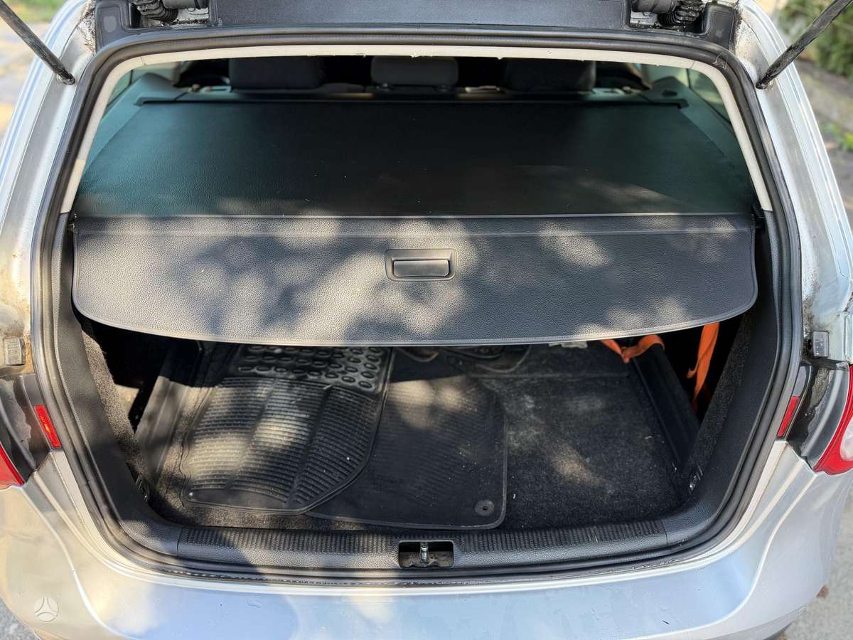 Volkswagen Passat - 12