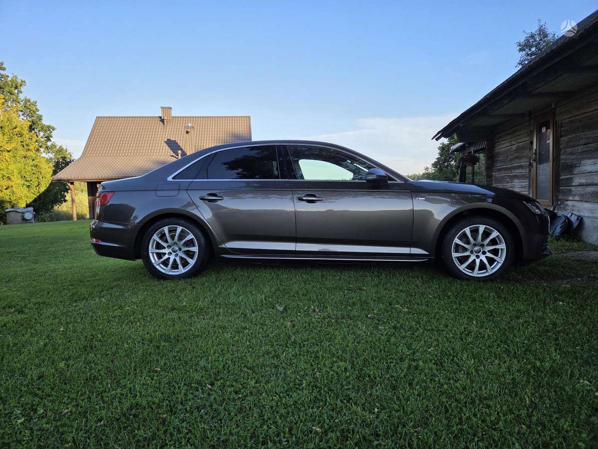 Audi A4, 2.0 l., Седан