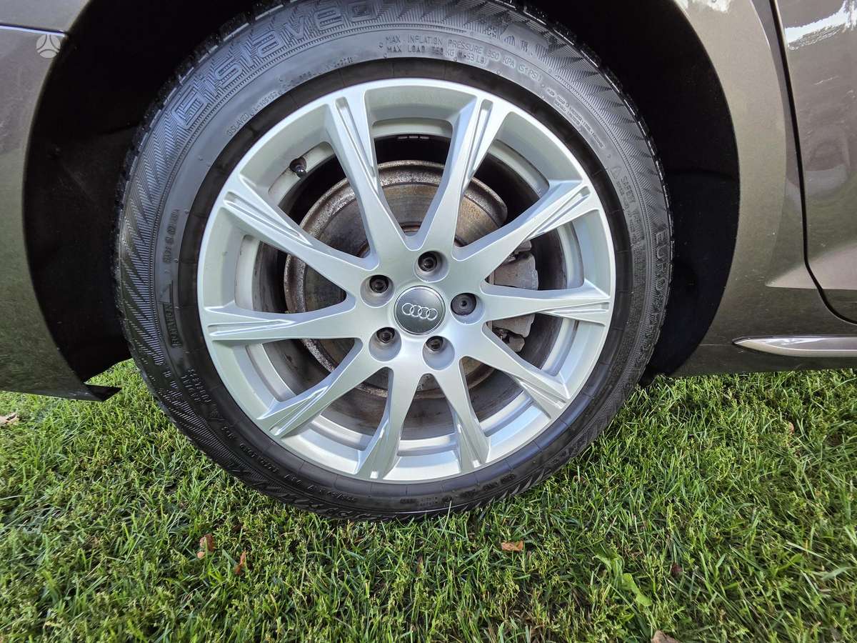 Audi A4, 2.0 l., Седан