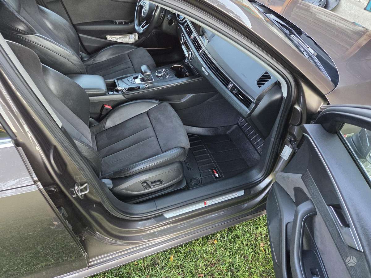 Audi A4, 2.0 l., Седан