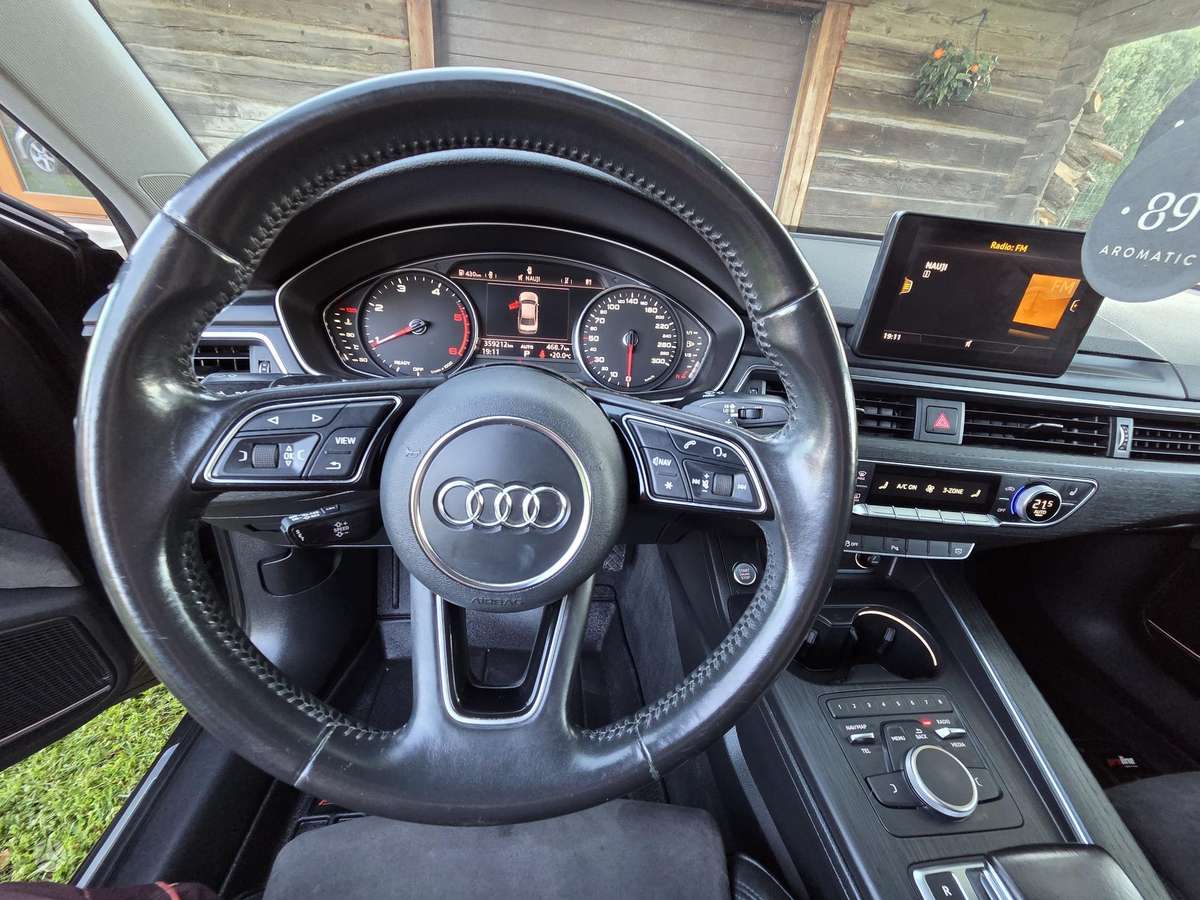 Audi A4, 2.0 l., Седан