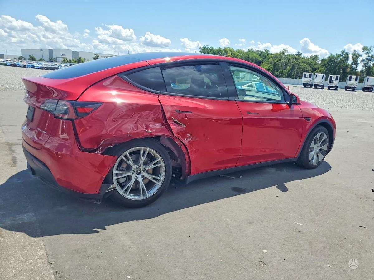 Tesla Model Y - 2