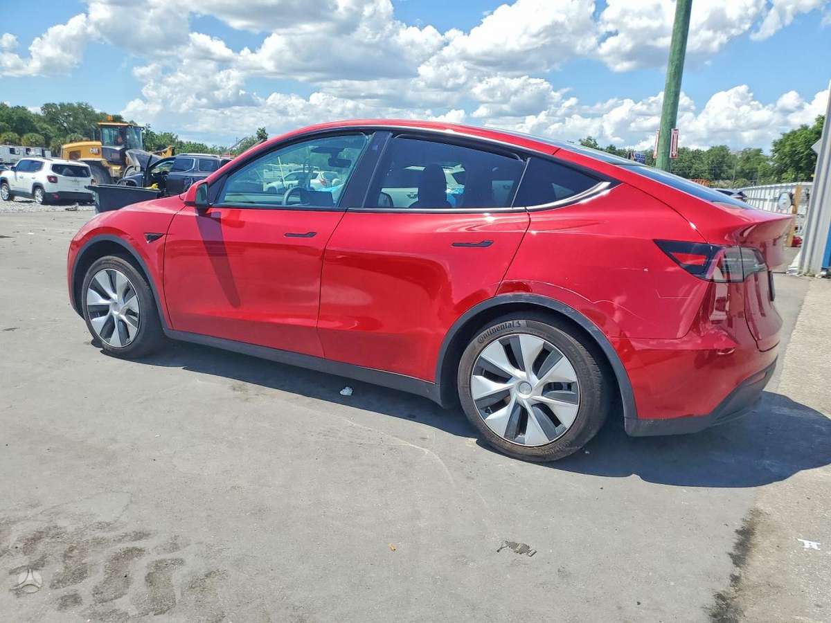 Tesla Model Y - 4