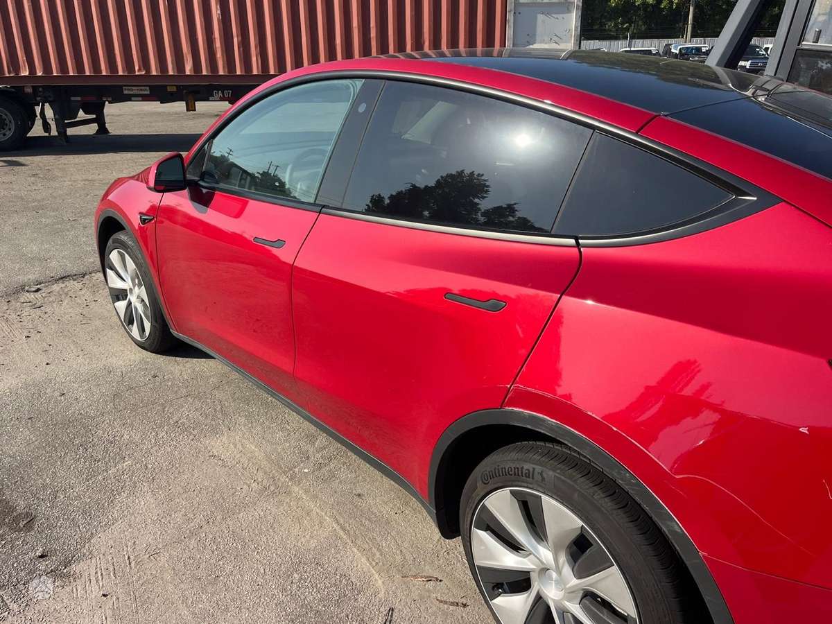 Tesla Model Y - 9
