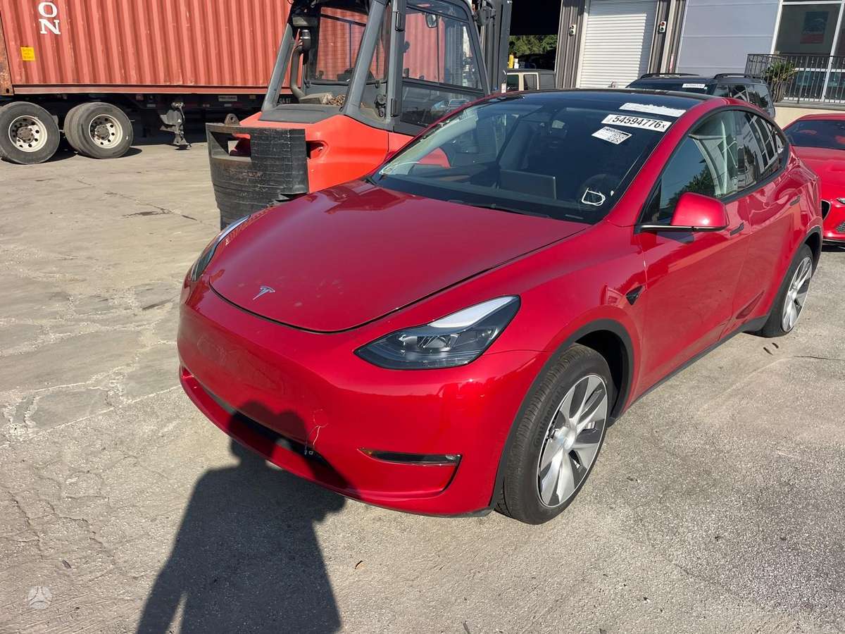 Tesla Model Y - 10