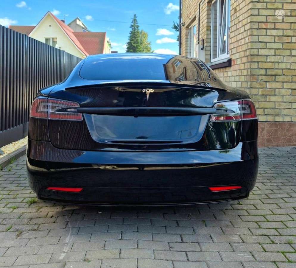 Tesla Model S, sedans