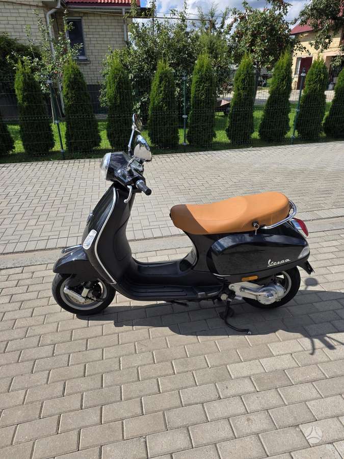 Piaggio Vespa 50cc, scooters / mopeds
