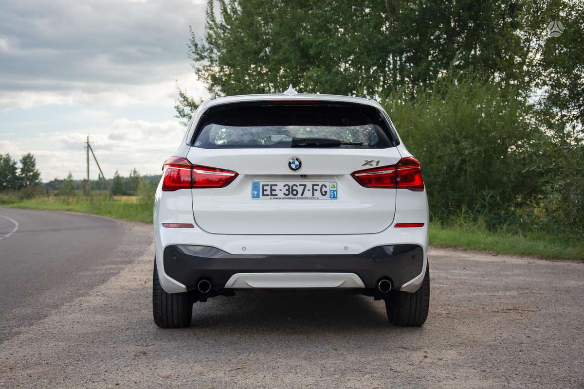 BMW X1, 2.0 l., off-road / crossover