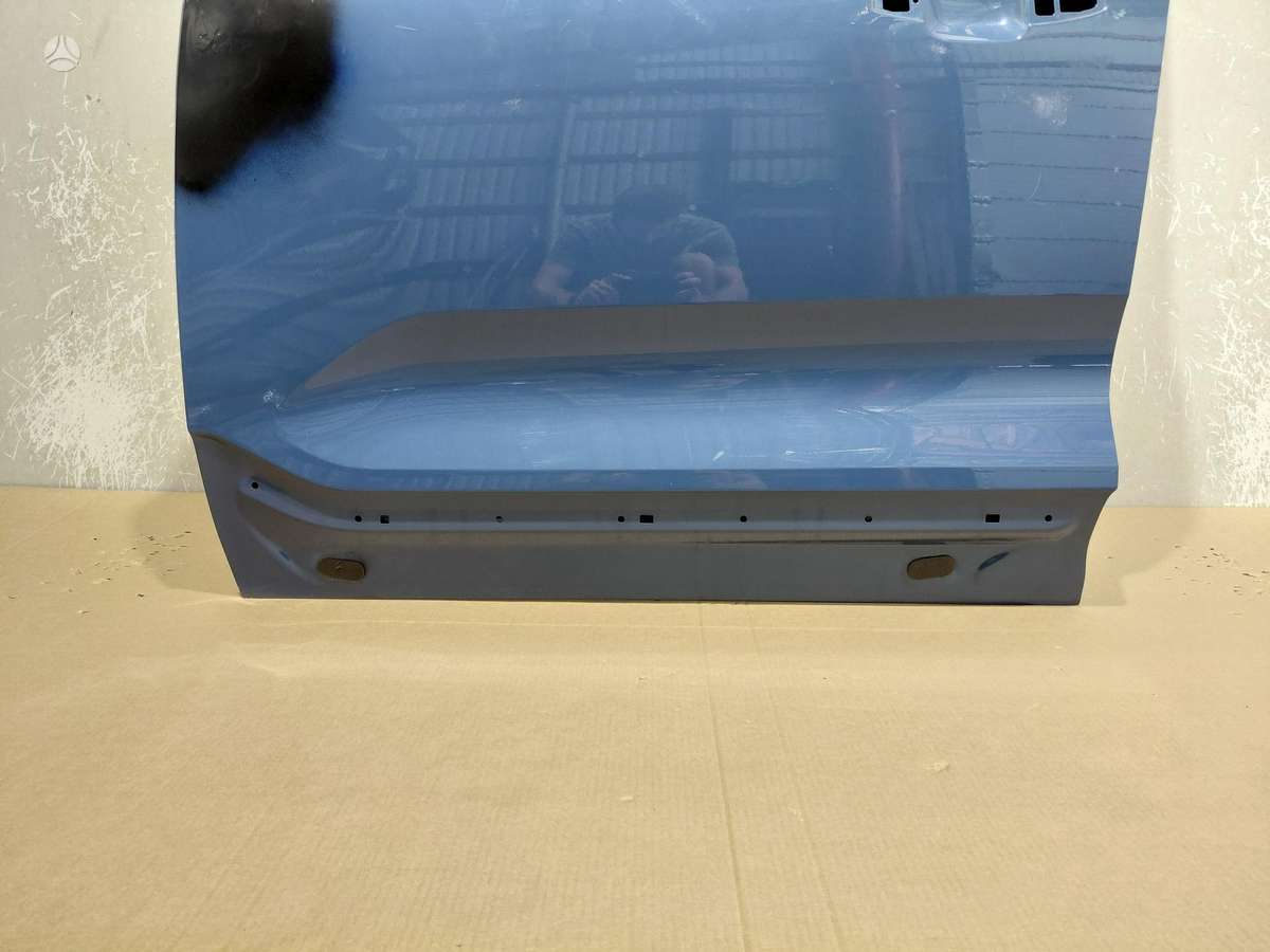 Volvo C40 doors