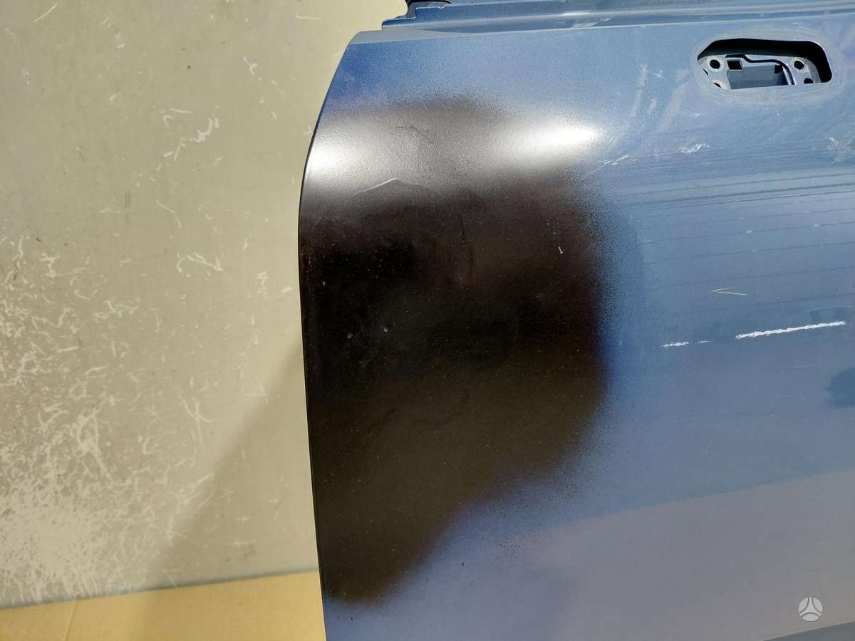 Volvo C40 doors