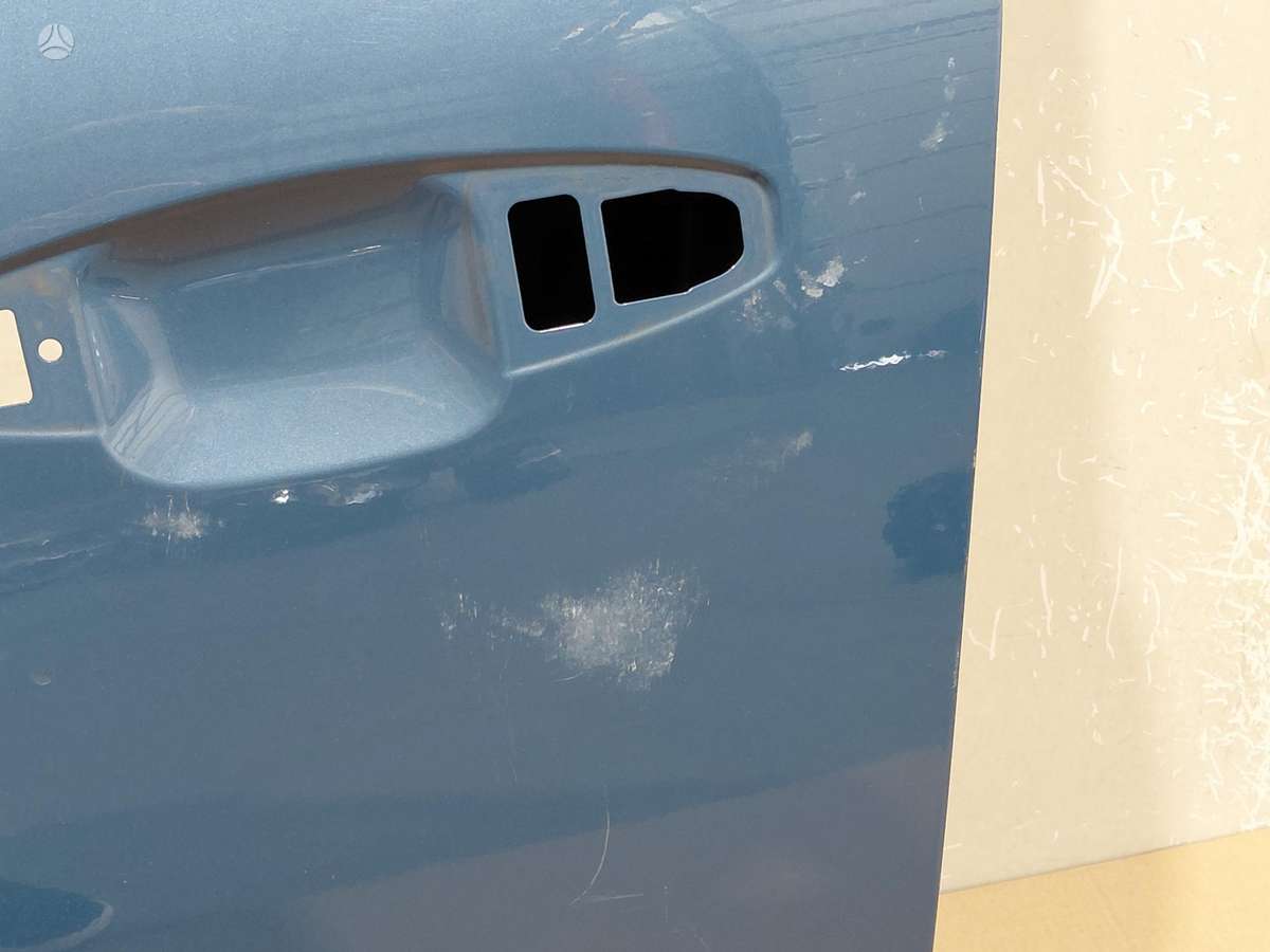 Volvo C40 doors