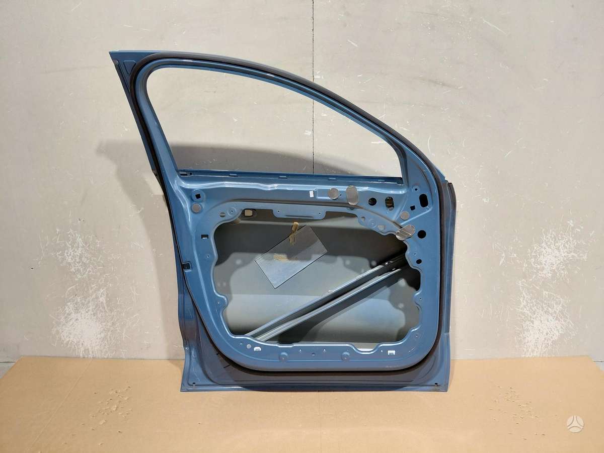 Volvo C40 doors
