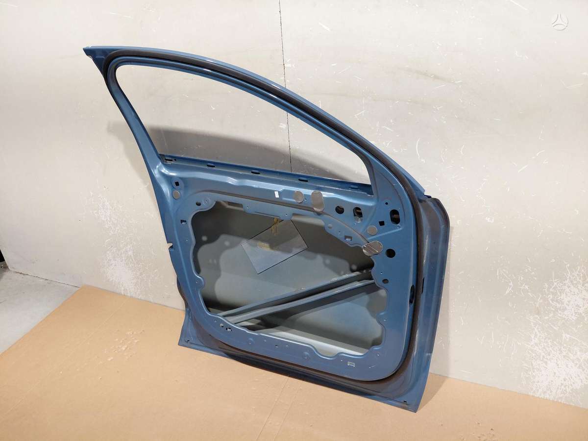 Volvo C40 doors
