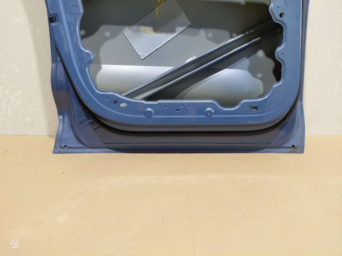 Volvo C40 doors