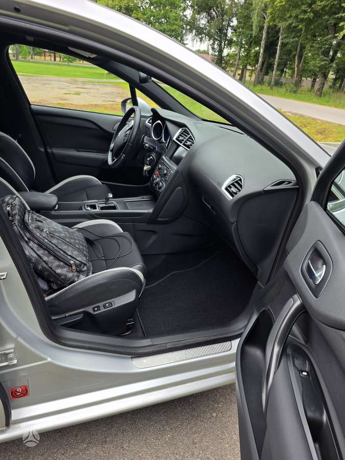 Citroen DS4, 1.6 l., hatchback