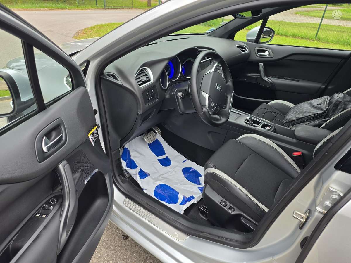 Citroen DS4, 1.6 l., hatchback