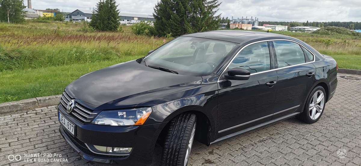 Volkswagen Passat - 1