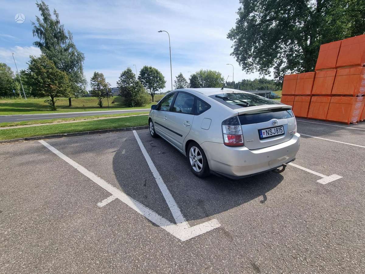 Toyota Prius - 4