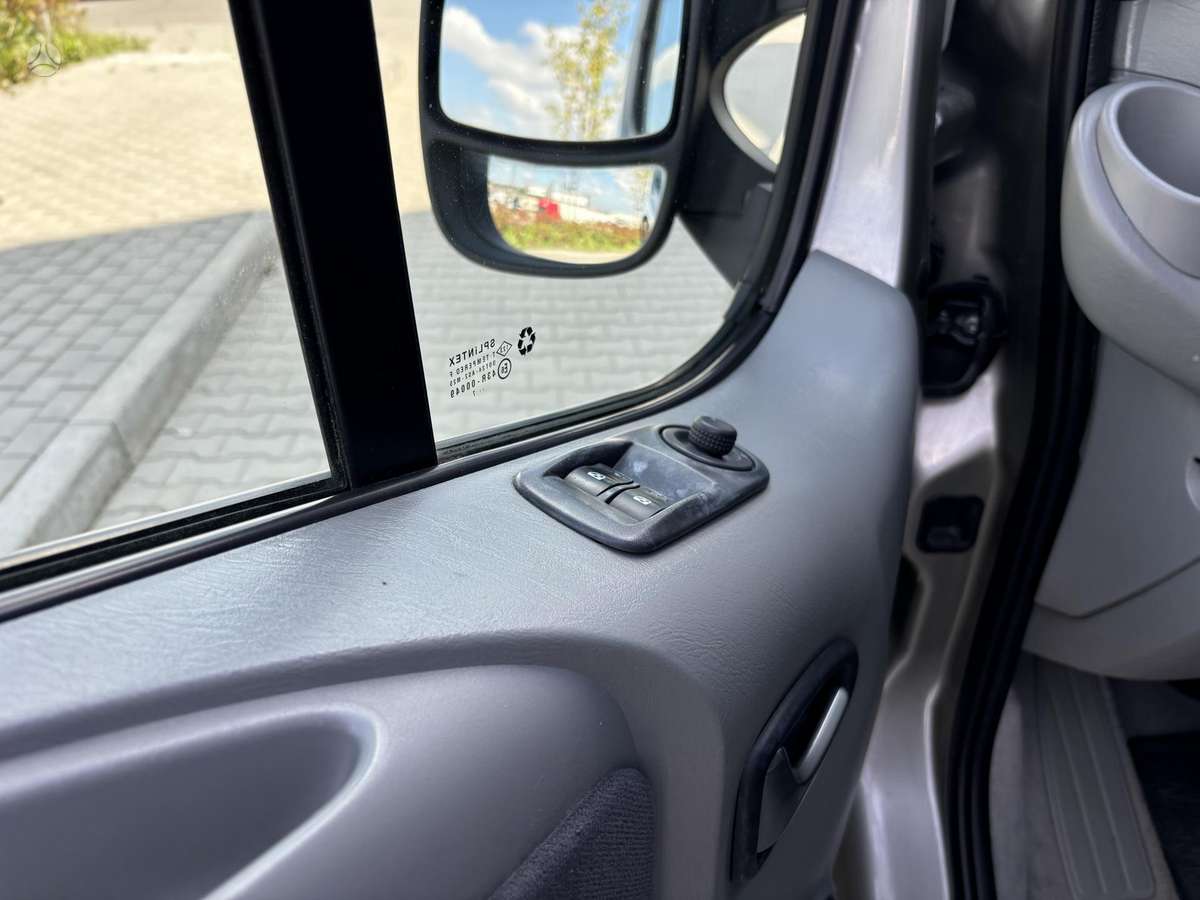Renault Trafic - 12
