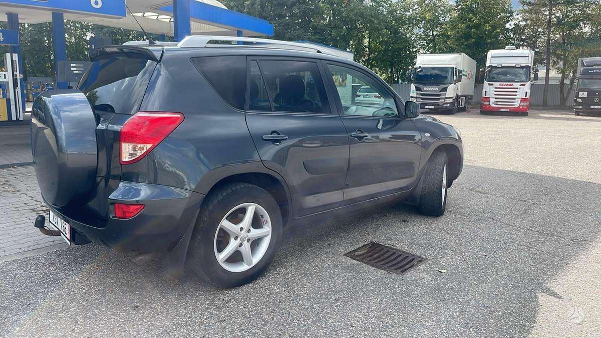 Toyota RAV4 - 4