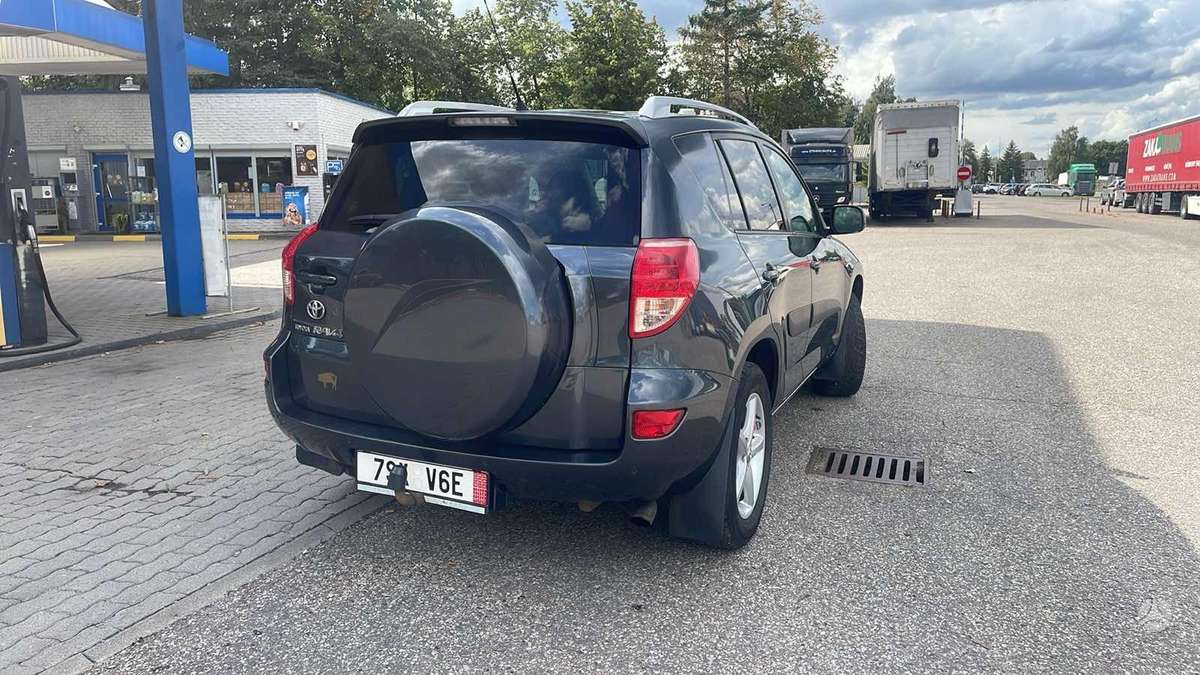Toyota RAV4 - 5