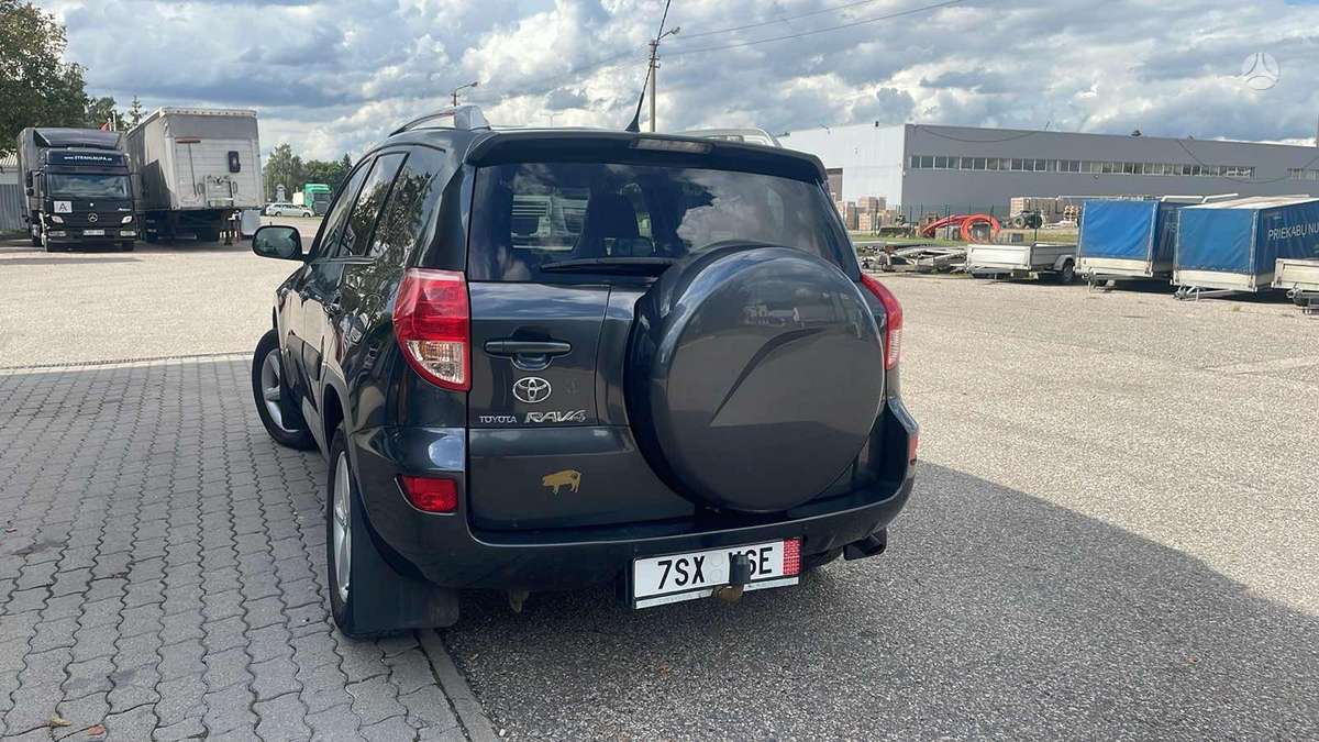 Toyota RAV4 - 6