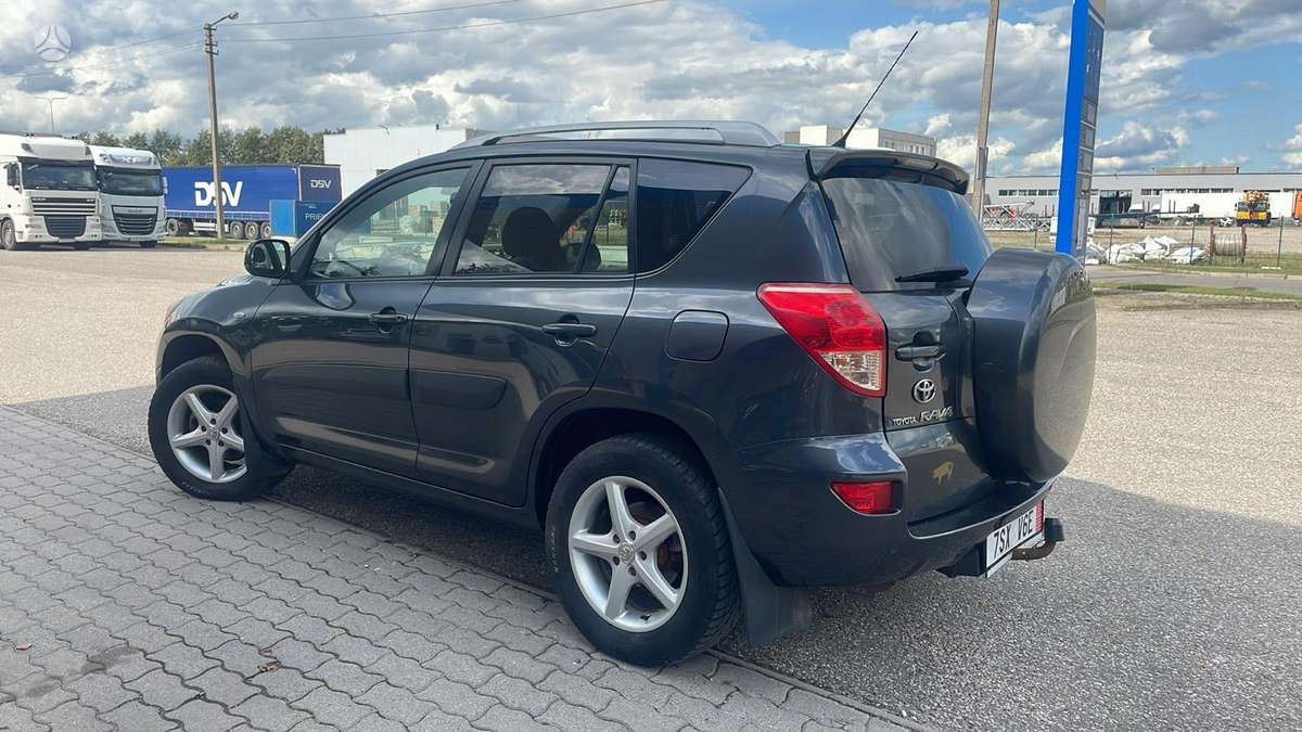 Toyota RAV4 - 7
