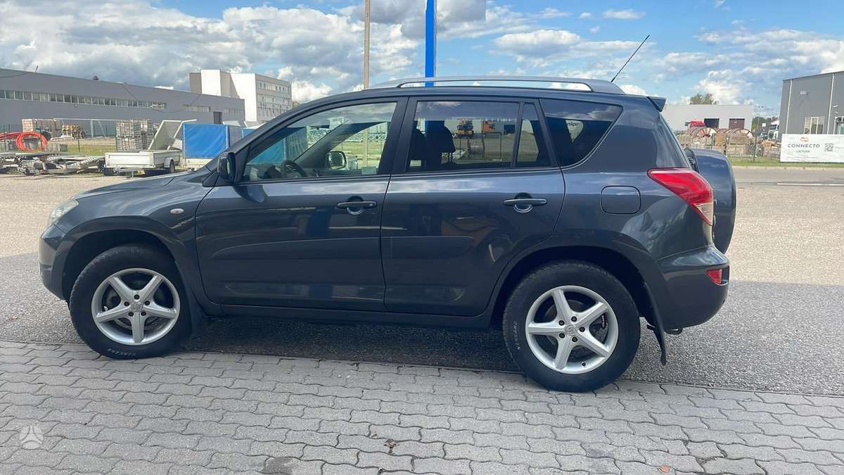 Toyota RAV4 - 8