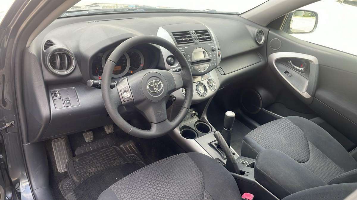 Toyota RAV4 - 9
