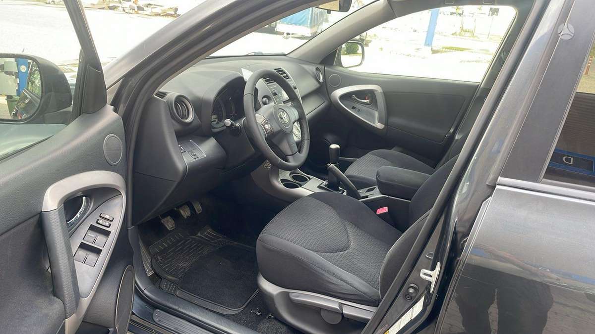 Toyota RAV4 - 10