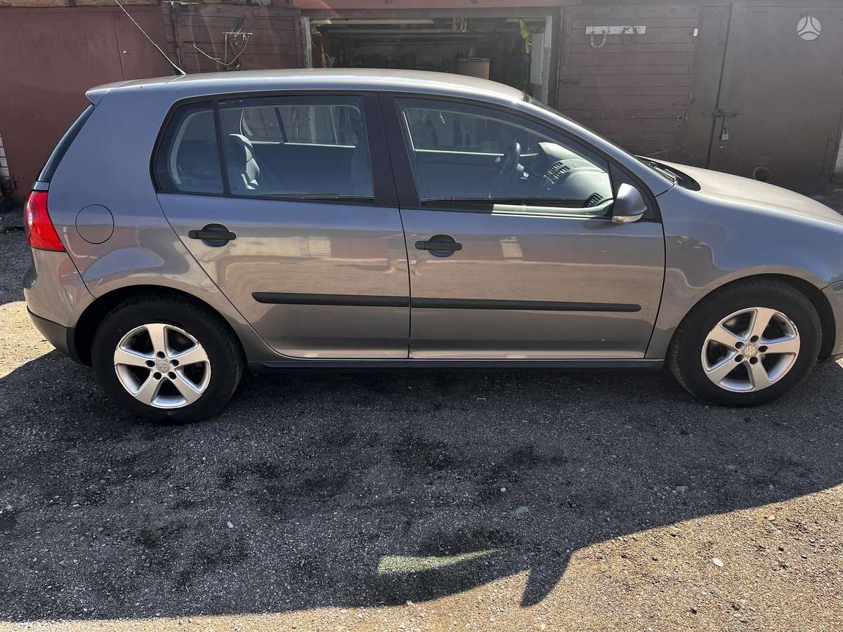 Volkswagen Golf - 2