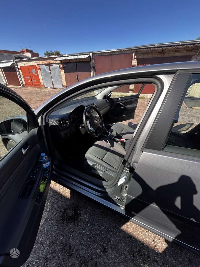 Volkswagen Golf - 6