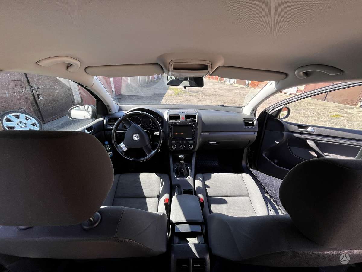 Volkswagen Golf - 8