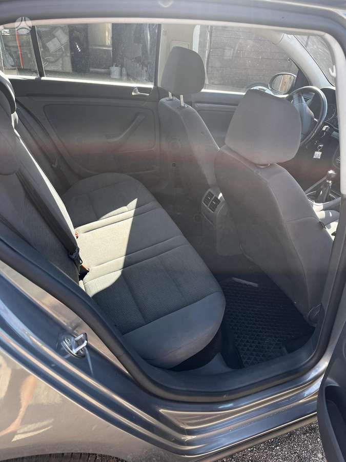 Volkswagen Golf - 9