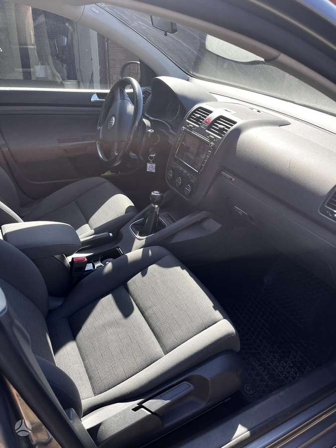 Volkswagen Golf - 10