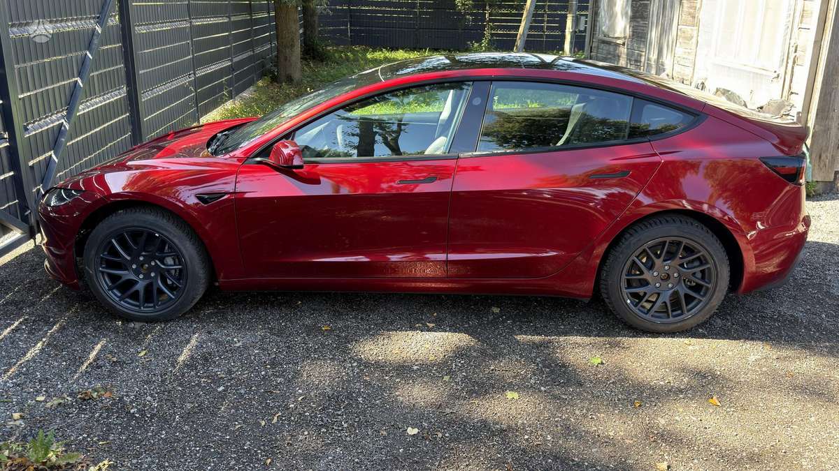 Tesla Model 3, 82 kWh, hatchback