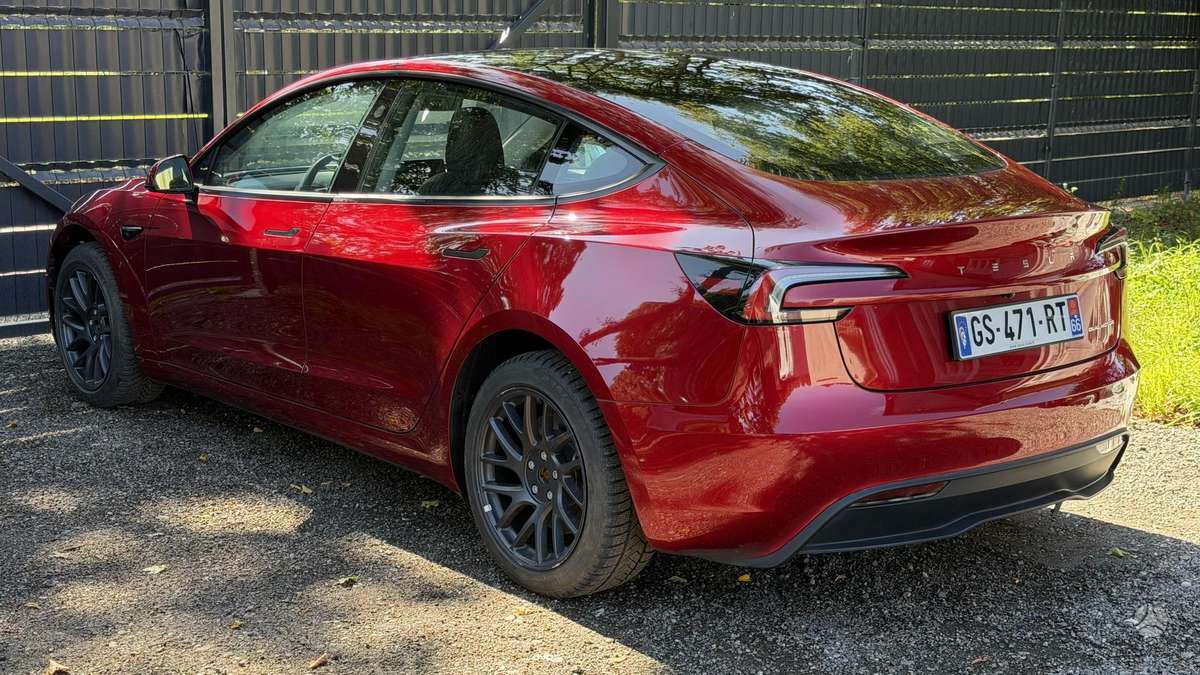 Tesla Model 3, 82 kWh, hatchback