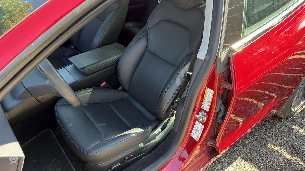 Tesla Model 3, 82 kWh, hatchback