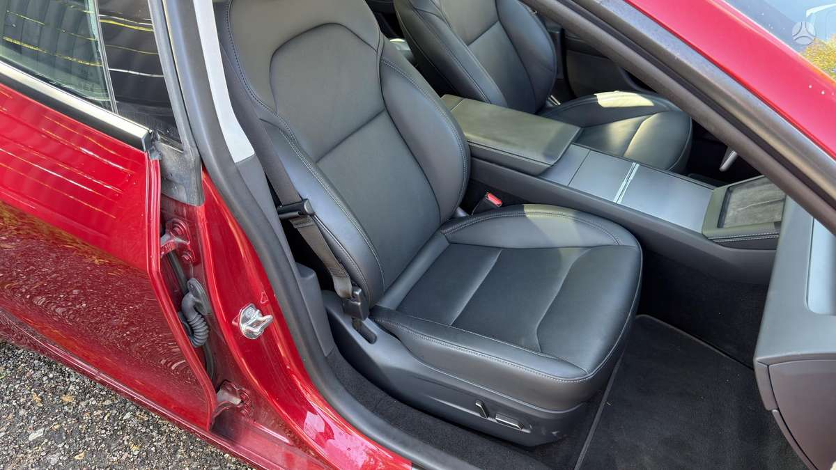 Tesla Model 3, 82 kWh, hatchback