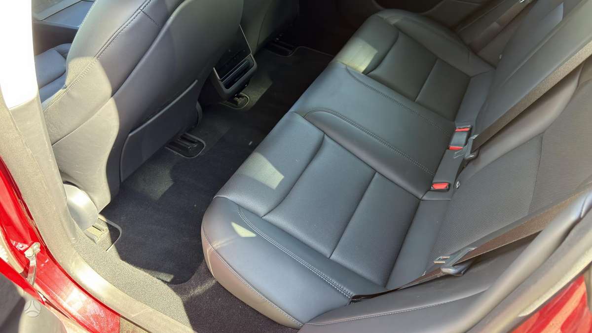 Tesla Model 3, 82 kWh, hatchback