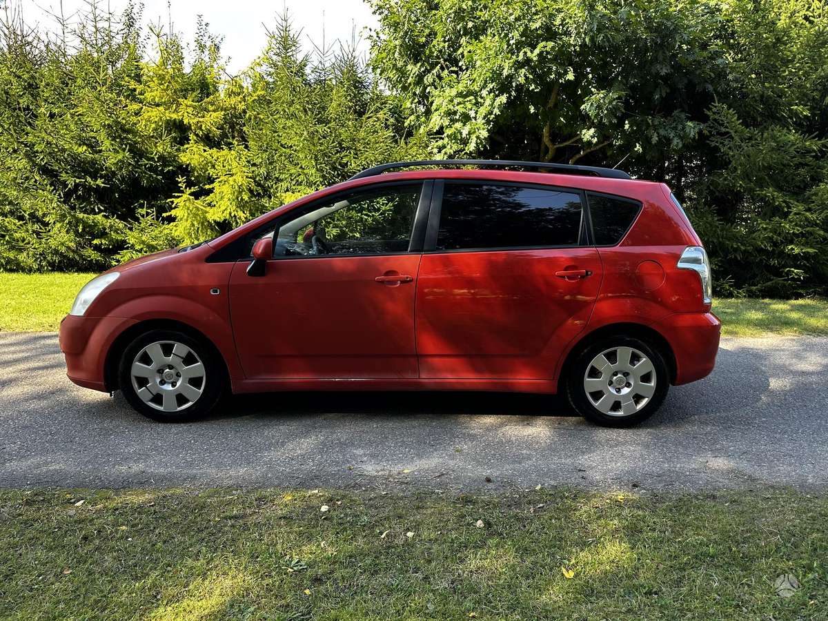 Toyota Corolla Verso - 8