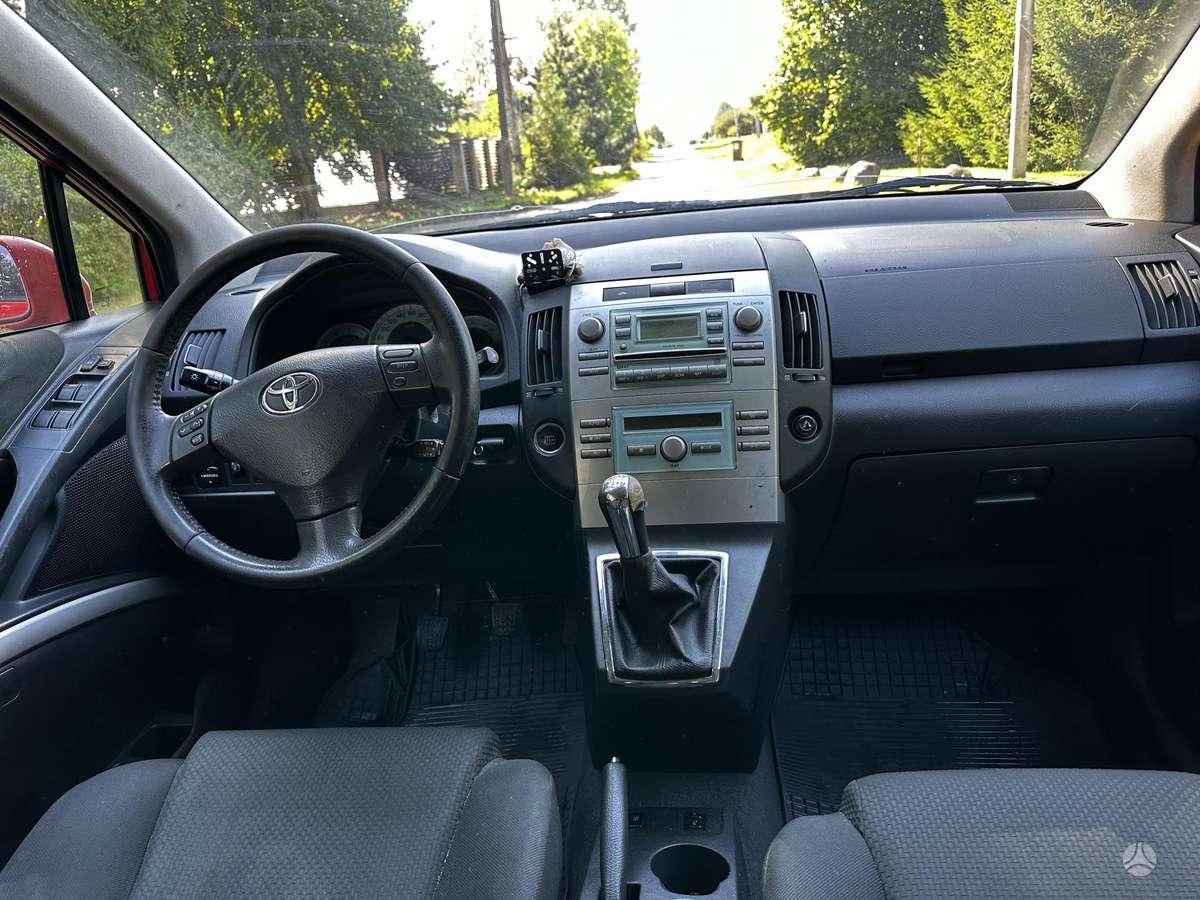 Toyota Corolla Verso - 11