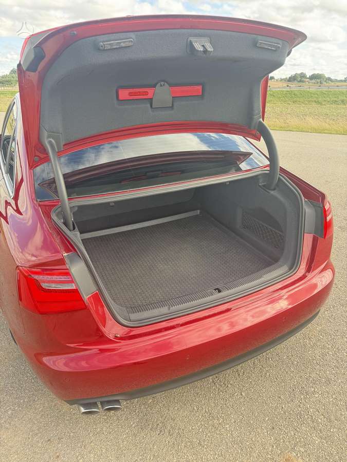 Audi A6, 2.0 l., Седан